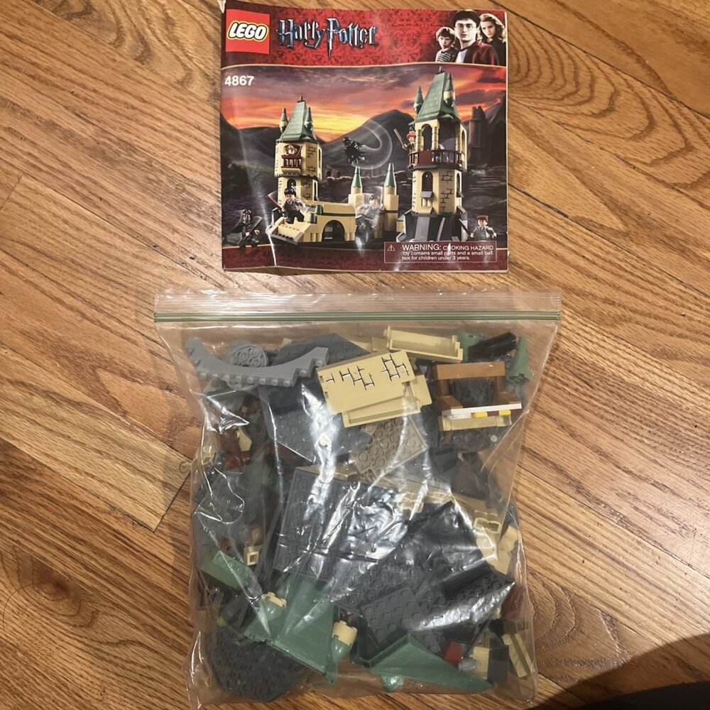 LEGO Harry Potter: Hogwarts (4867) pieces + instructions **read description**